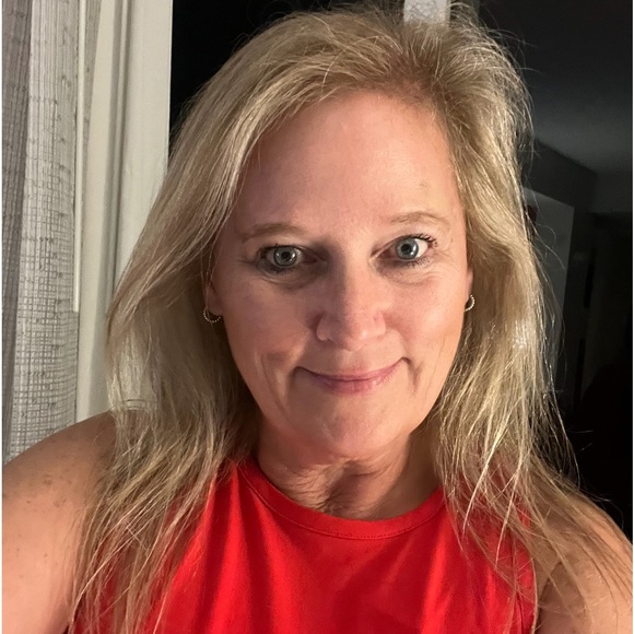 Meet your Posher, Sarah - Picture 1 of 1